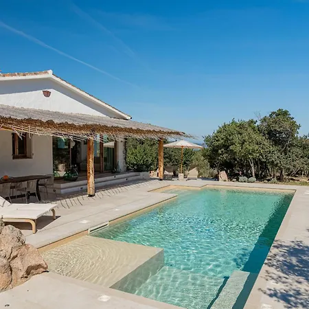 Villa Luxury Con Piscina Privata E Retreat Yoga Cala Bitta